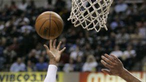 Pacers gana en el último instante a los Lakers