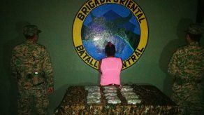 Atrapan a mujer con una fuerte suma de dinero a bordo de una piragua Atrapan a mujer con una fuerte suma de dinero a bordo de una piragua