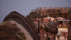 Senador: Pentágono planea asignar dinero para el muro