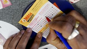 Ha habido 21 sorteos consecutivos sin un ganador del premio gordo debido a las poquísimas probabilidades: de uno en 302.6 millones.&nbsp;