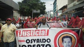 Suntracs realiza marcha hacia la Asamblea Nacional