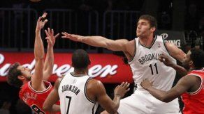 Los Nets siguen con vida tras vencer a Chicago