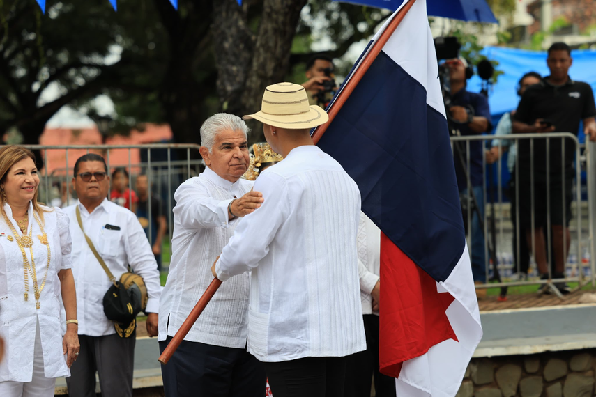 Presidente José Raúl Mulino asiste y participa de los actos protocolares del 10 de Noviembre en La Villa de Los Santos