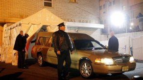 Féretro de Whitney Houston llega a NJ; preparan funeral