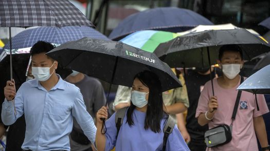 OMS: Disminuyen contagios y muertes por COVID-19 en el mundo