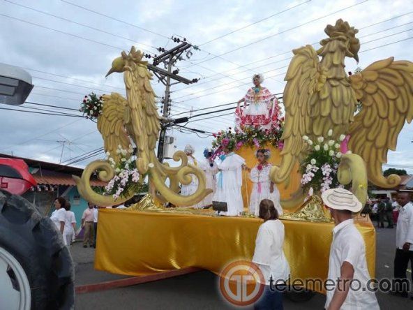 Desfile de las Mil Polleras