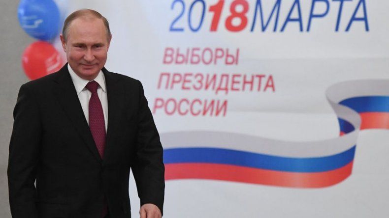 Putin gana elecciones de forma aplastante, según un sondeo a pie de urna