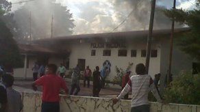 Enfrentamientos entre indígenas y antimotines en Volcán