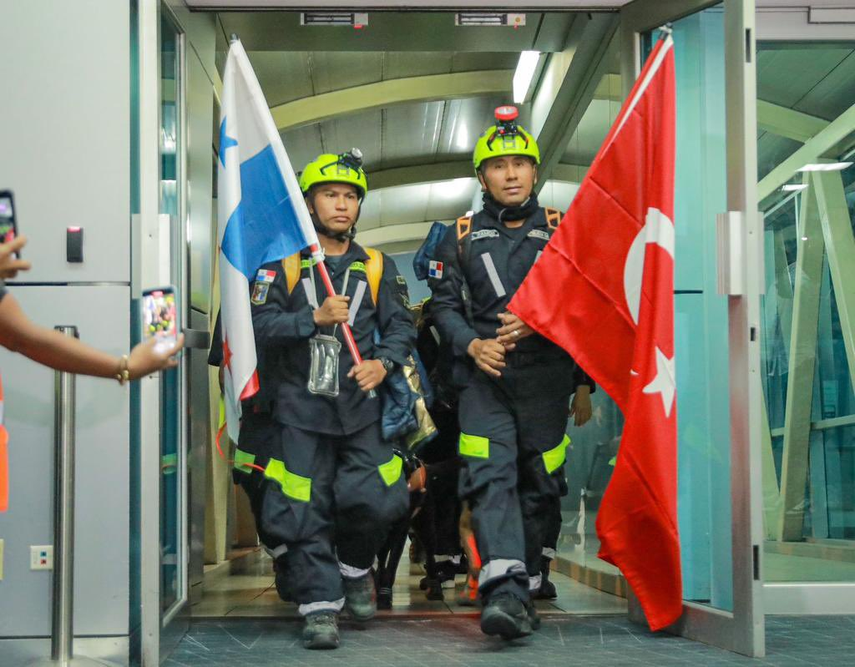 Llegan los 22 rescatistas de FTC USAR a suelo panameño