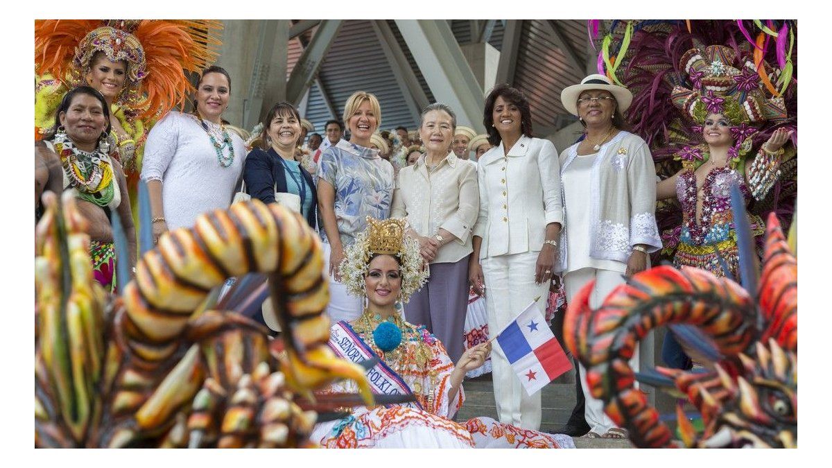 Primeras damas en el museo de la biodiversidad