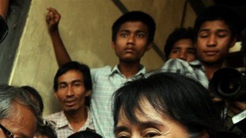 Suu Kyi gana banca legislativa en comicios en Miamar: oposición