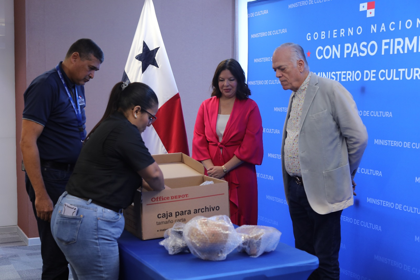 MiCultura recibe vasijas precolombinas