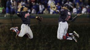 Cleveland aturde a Chicago y está a una victoria del título