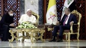 El papa reclama que callen las armas en su visita histórica a Irak El papa reclama que callen las armas en su visita histórica a Irak
