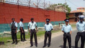 Guyana: 16 muertos en incendio en prisión