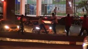 Sujetos se agarran a golpes en la avenida Balboa Sujetos se agarran a golpes en la avenida Balboa