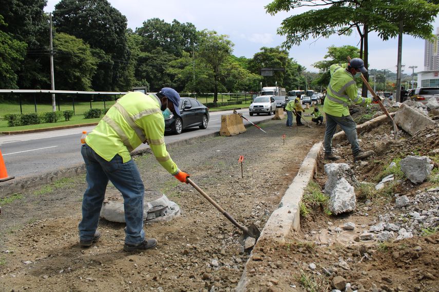 Trabajos de reparación en la vía Ricardo J. Alfaro