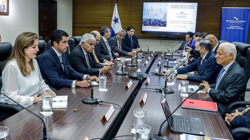 José Raúl Mulino Participa del proceso de transición del MEF.&nbsp;