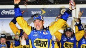 Matt Kenseth gana 500 millas de Daytona; Montoya colisiona