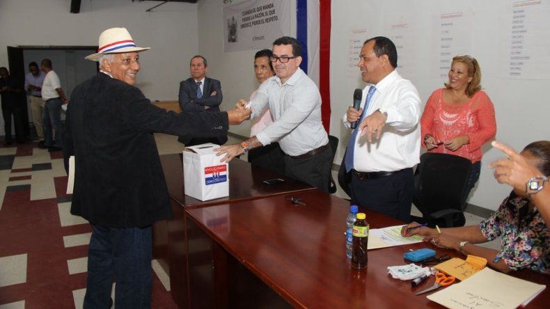 PRD sortea posiciones en papeleta de votación de aspirantes al CEN