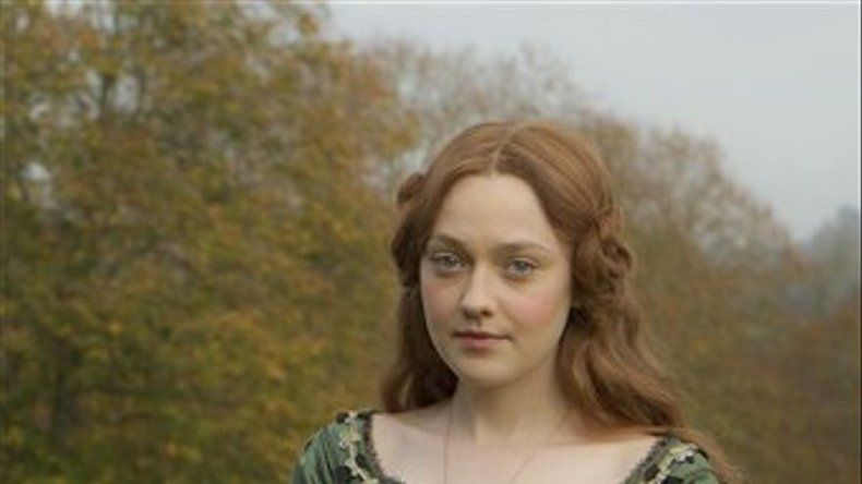 Dakota Fanning vive escándalo victoriano en Effie