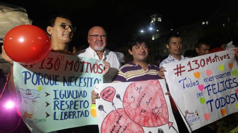 Piden aprobación de unión civil para parejas de mismo sexo en Perú