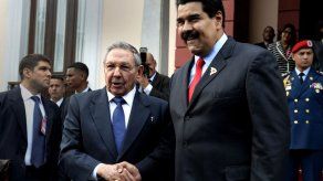 Raúl Castro y Maduro presiden desfile 1 mayo en La Habana