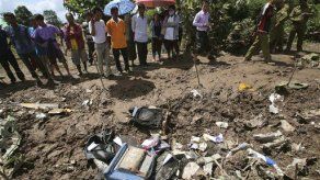 Recuperan grabadora de voz de avión en Laos