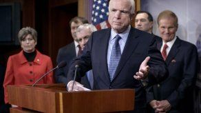 La Casa Blanca anuncia la salida de asesora que se burló del cáncer de McCain