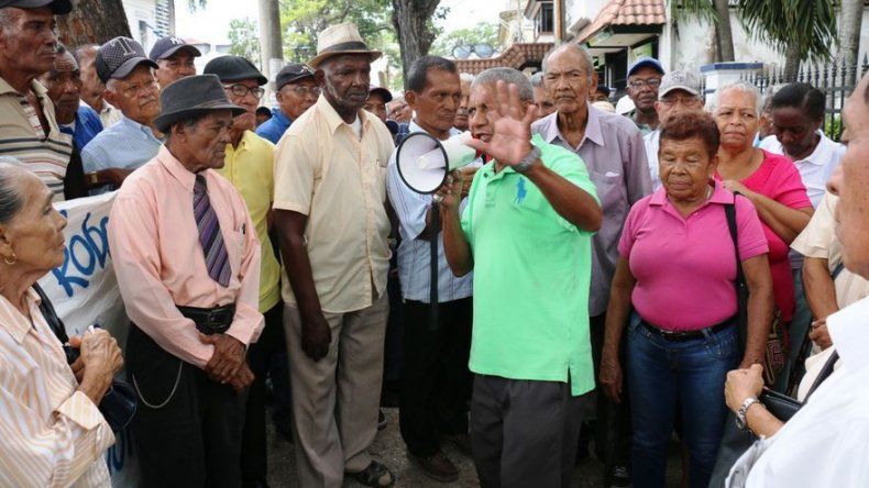 Jubilados de la Coordinadora Fecha solicitan aumento de B/. 80.00 como alternativa