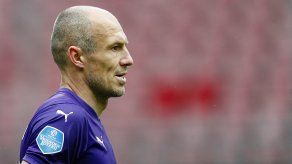 Arjen Robben con 30 títulos se retira del fútbol profesional