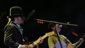 Café Tacvba alista álbum con Santaolalla