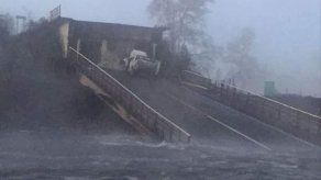 Derrumbe de un puente en el sur de Chile deja un muerto y seis heridos
