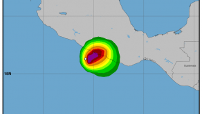Max se convierte en huracán frente a costa del Pacífico mexicano