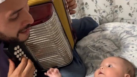 Víctor Ballesteros se lleva una sorpresa, le canta a su bebé y al final hasta saloma