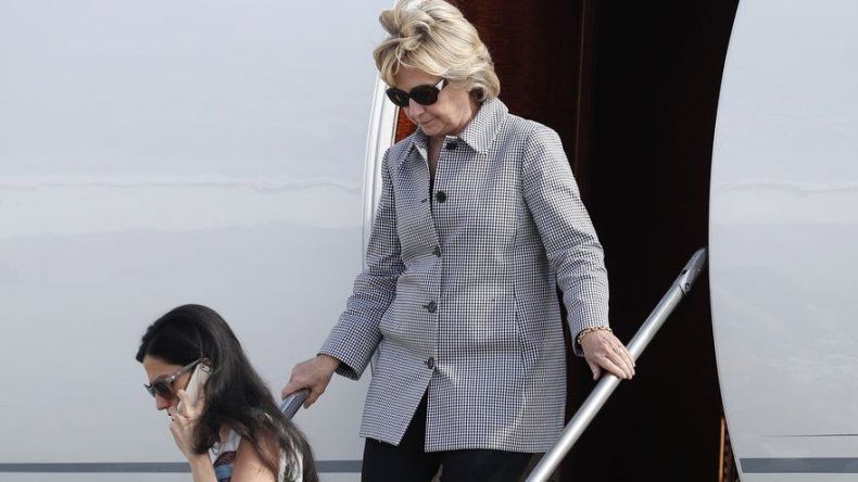 Trump y aliados republicanos acusan a Clinton de ser débil