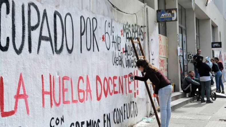 Gobierno uruguayo evita hablar de sanciones ante huelga en la Educación