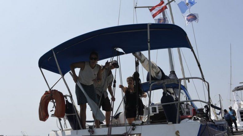Guatemala ordena expulsión de tripulantes del barco del aborto