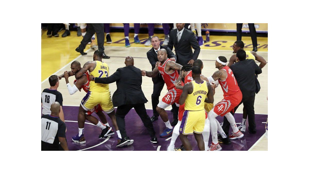 NBA suspende a Ingram, Rondo y Paul por pelea