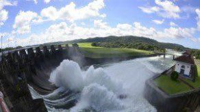 Embalse Gatún abre sus 14 compuertas para vertidos preventivos Embalse Gatún abre sus 14 compuertas para vertidos preventivos