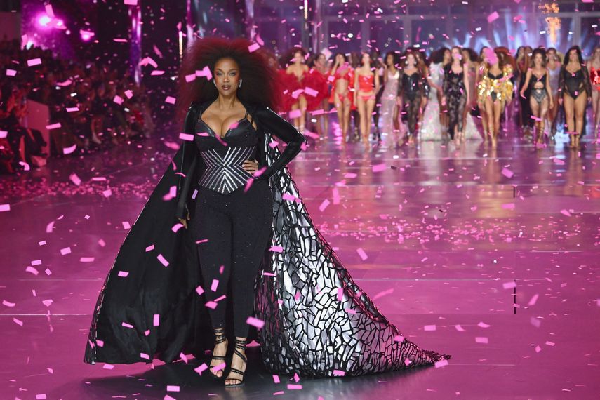 Tyra Banks en el desfile de Victoria's Secret Fashion Show 2024. Tyra Banks en el desfile de Victoria's Secret Fashion Show 2024.