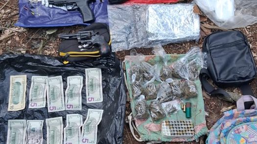 La Policía Nacional desmantela búnker clandestino. La Policía Nacional desmantela búnker clandestino.