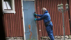 Doctor sueco es acusado de encerrar a mujer en un búnker