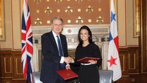 Panamá y Reino Unido firman acuerdo para promover la transparencia