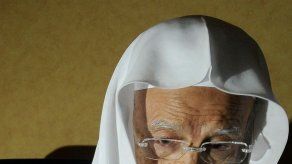 Religioso saudita defiende decreto que prohíbe que una mujer sea auscultada por médico sin presencia de tutor