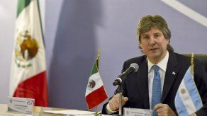 Justicia prohíbe a exvicepresidente argentino salir del país sin autorización