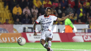 César Yanis renovó su contrato con el AD San Carlos hasta el 2026