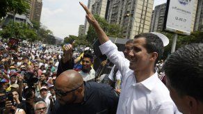 Guaidó plantea huelga general para sacar a Maduro del poder