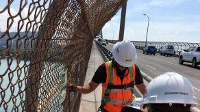 MOP inspecciona trabajos de mantenimiento en Puente de Las Américas