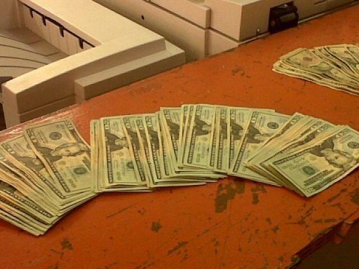 Aduanas retiene pasajero con dinero sin declarar
